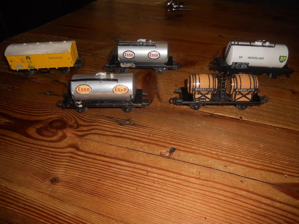 Vier wagons Märklin, Hobby en Vrije tijd, Modeltreinen | H0, Wisselstroom, Gebruikt, Wagon, Ophalen of Verzenden