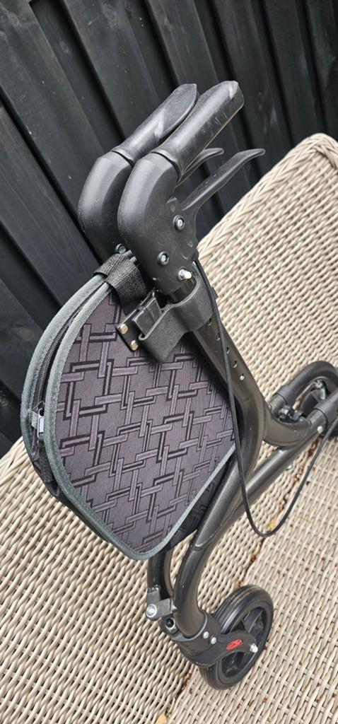 Handzame 3 wiel rollator. Zeer smal inklapbaar., Diversen, Ophalen of Verzenden, Lichtgewicht, Zo goed als nieuw