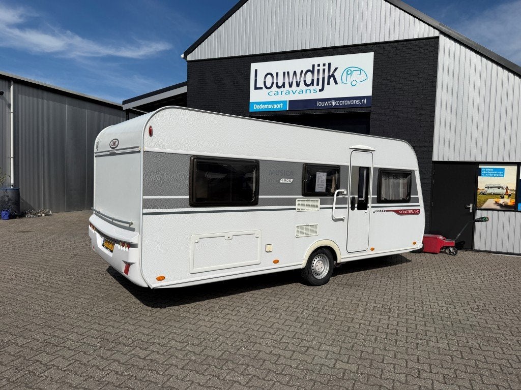 LMC Musica 490 E ’17 (Mover, Enkele Bedden), Caravans en Kamperen, Rondzit, 7 tot 8 meter, Bedrijf, Kelvinstraat 23
7701BZ  Dedemsvaart, NL