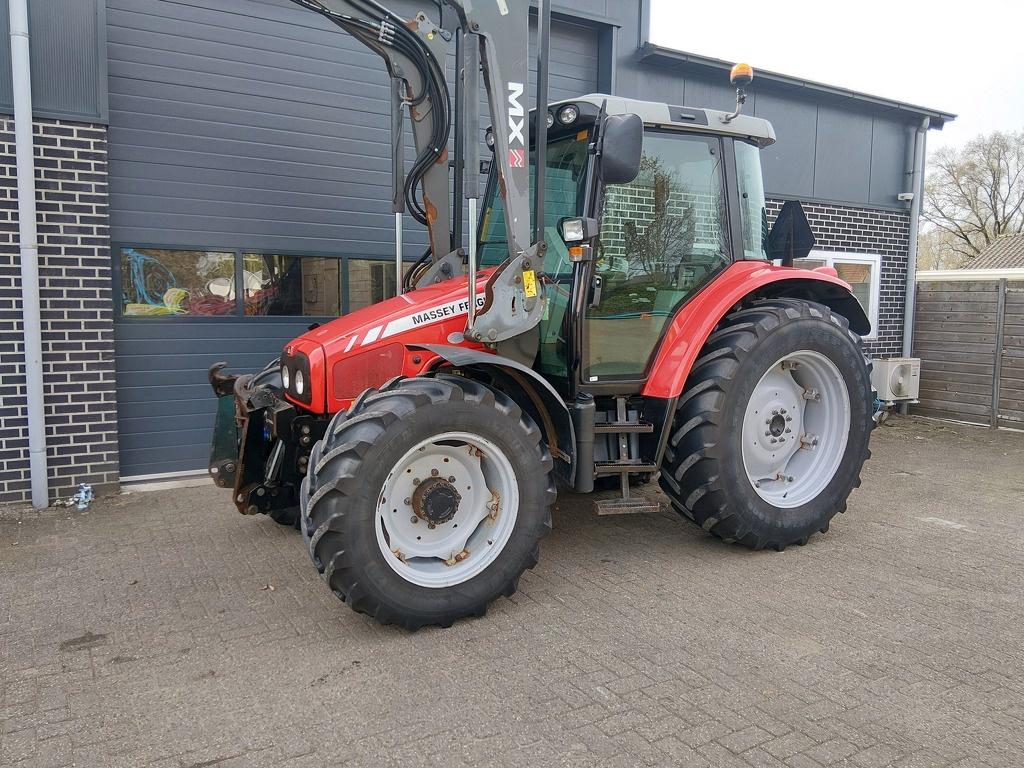Massey Ferguson 5455 Dyna-4 met Voorlader, Zakelijke goederen, Agrarisch | Tractoren, 2500 tot 5000, Info@masseyferguson.com, Johann-Georg-Fendt-Straße 4
87616  Marktoberdorf, DE