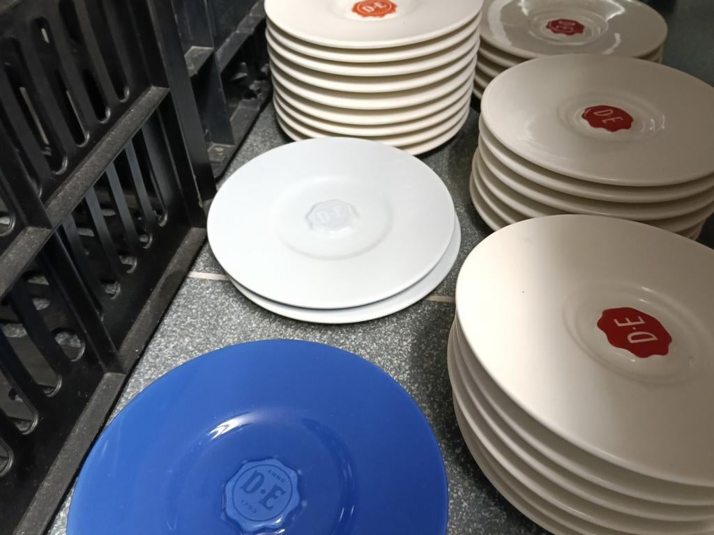 Partij Douwe Egberts kopjes, mokken en schotels, Huis en Inrichting, Keuken | Servies, Gebruikt, Kop(pen) en/of Schotel(s), Overige stijlen