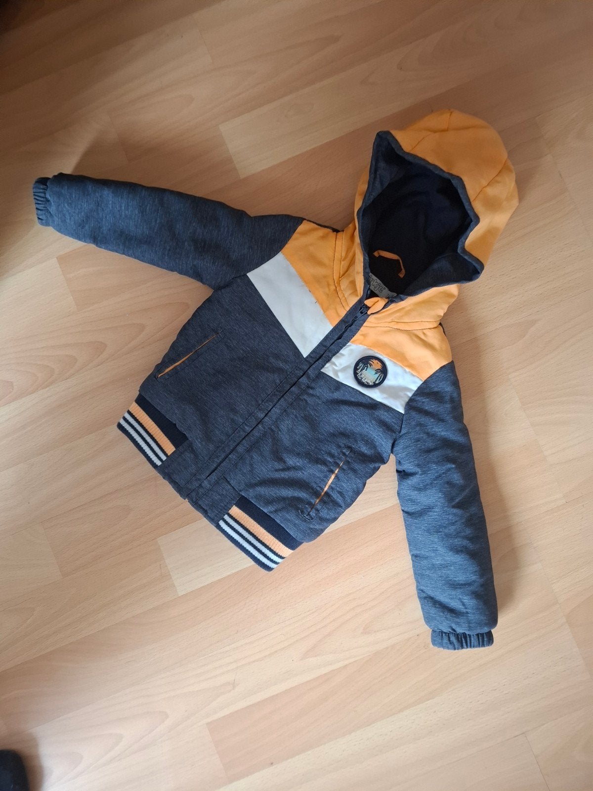 Diverse spullen: jassen, Zwemspullen, boxkleed, Draagzak, Ophalen