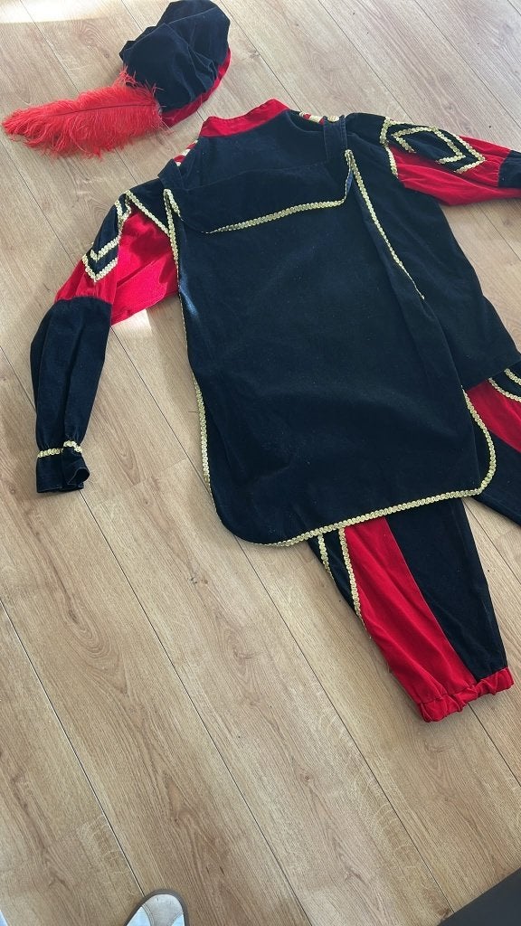 PIetenpak Rood/ Zwart met cape, Ophalen of Verzenden, Gebruikt