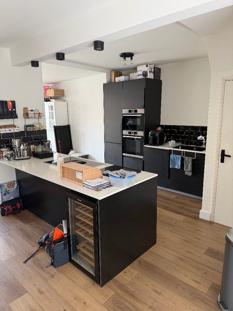 Luxe Mat Zwarte Eilandkeuken met BOSCH&GAGGENAU GEDEMONTEERD