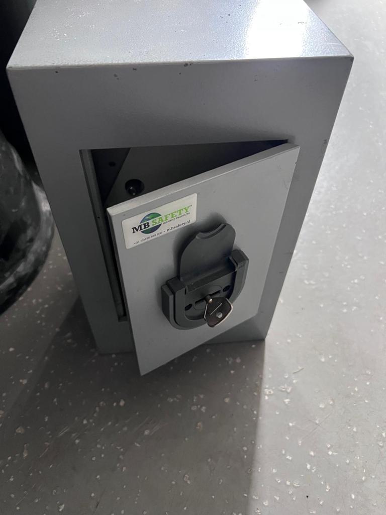 Key drop safe / Sleutelkluis, Ophalen