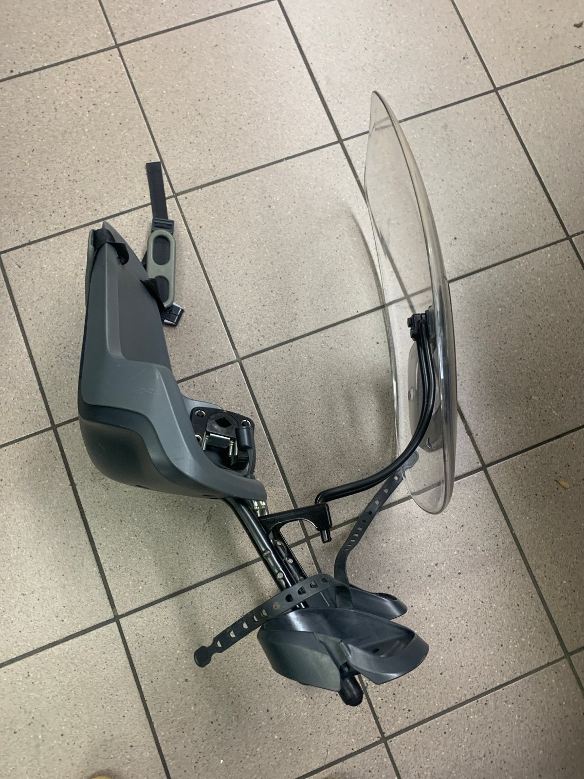 Bobike kinderzitje voor stuurpen met windscherm, Fietsen en Brommers, Ophalen of Verzenden, Gebruikt, Voetsteuntjes, Voorzitje