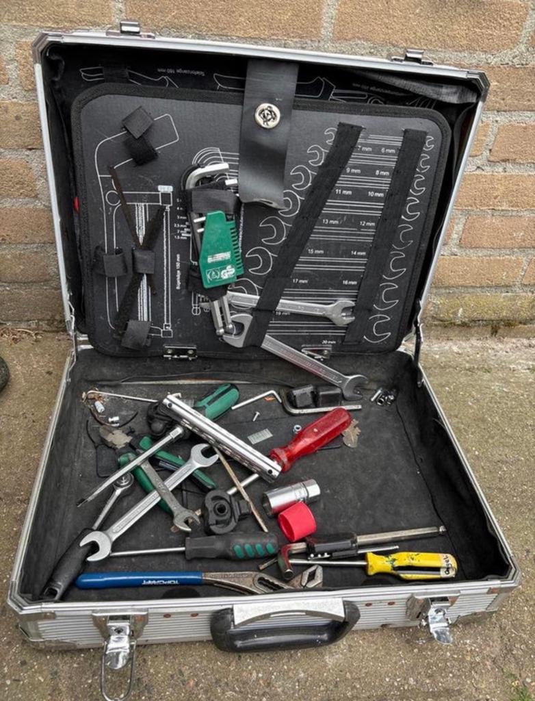 Gereedschapskoffer met diverse handgereedschappen, Doe-het-zelf en Verbouw, Gereedschap | Handgereedschap, Ophalen, Gebruikt