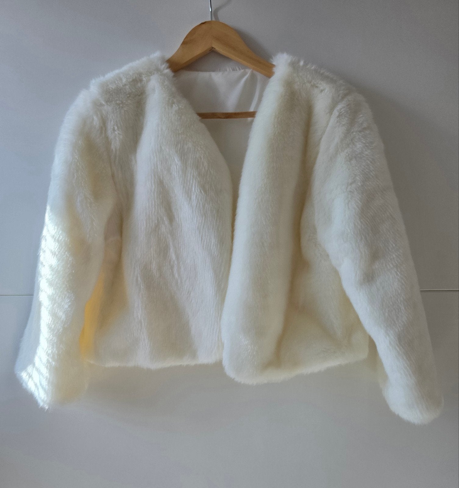 Witte faux fur bolero voor bruidsjurk/avondjurk - maat L, Wit, Maat 42/44 (L), Nieuw, Ophalen of Verzenden
