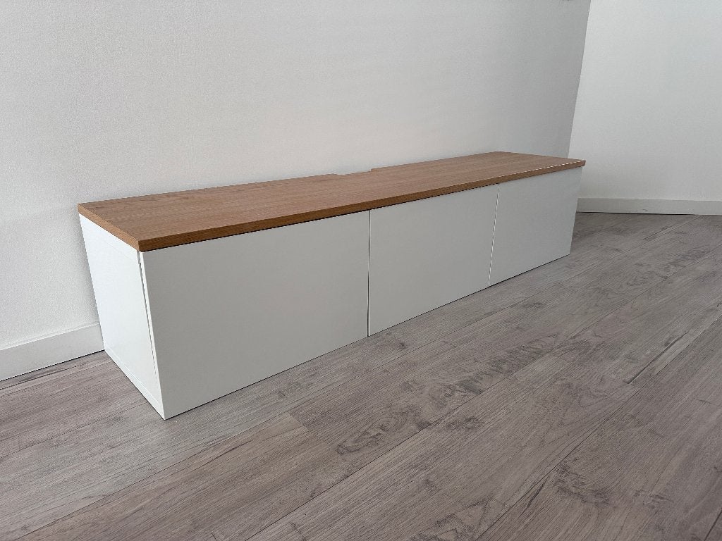 IKEA BESTÅ TV-meubel wit, 180x42x38 cm + blad eikenfineer, Ophalen, 150 tot 200 cm, Scandinavisch, Zo goed als nieuw