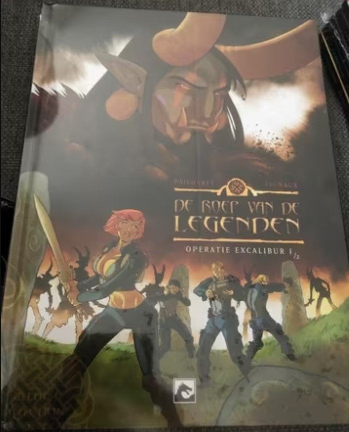 operatie excalibur 1 & 2 de roep van de legenden hardcover g, Eén stripboek, Ophalen of Verzenden, Zo goed als nieuw