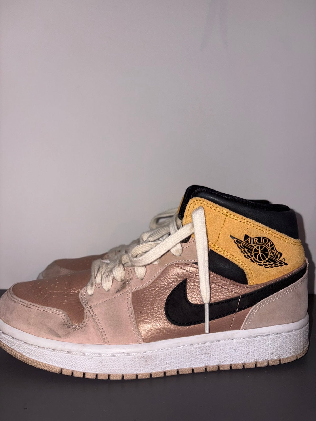 air jordan limited edition schoenen, Ophalen of Verzenden, Zo goed als nieuw, Sneakers of Gympen