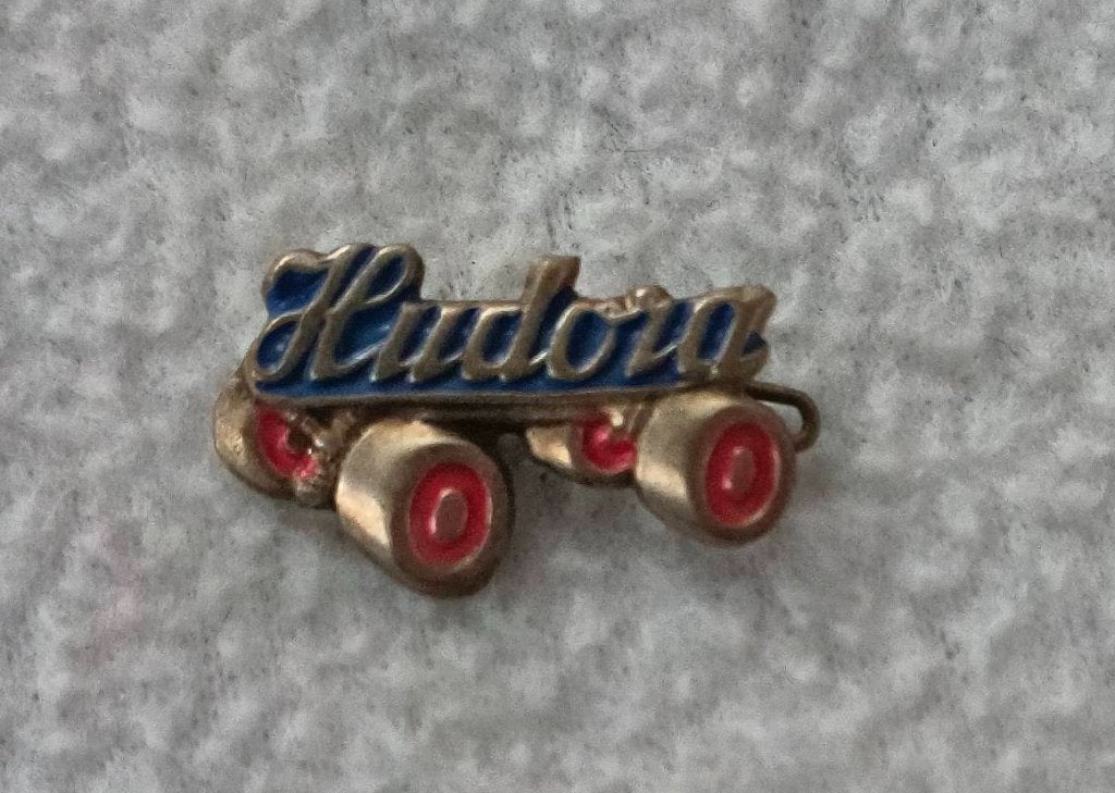 Speld broche Hudora, Verzamelen, Ophalen of Verzenden, Zo goed als nieuw, Merk, Speldje of Pin