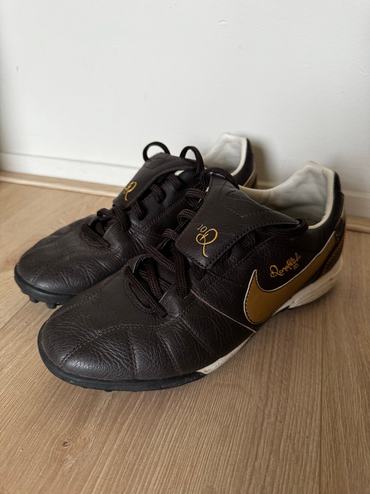 Nike Tiempo Ronaldinho R10 Voetbalschoenen Dark Cinder, Gebruikt, Maat XS of kleiner, Schoenen, Ophalen of Verzenden