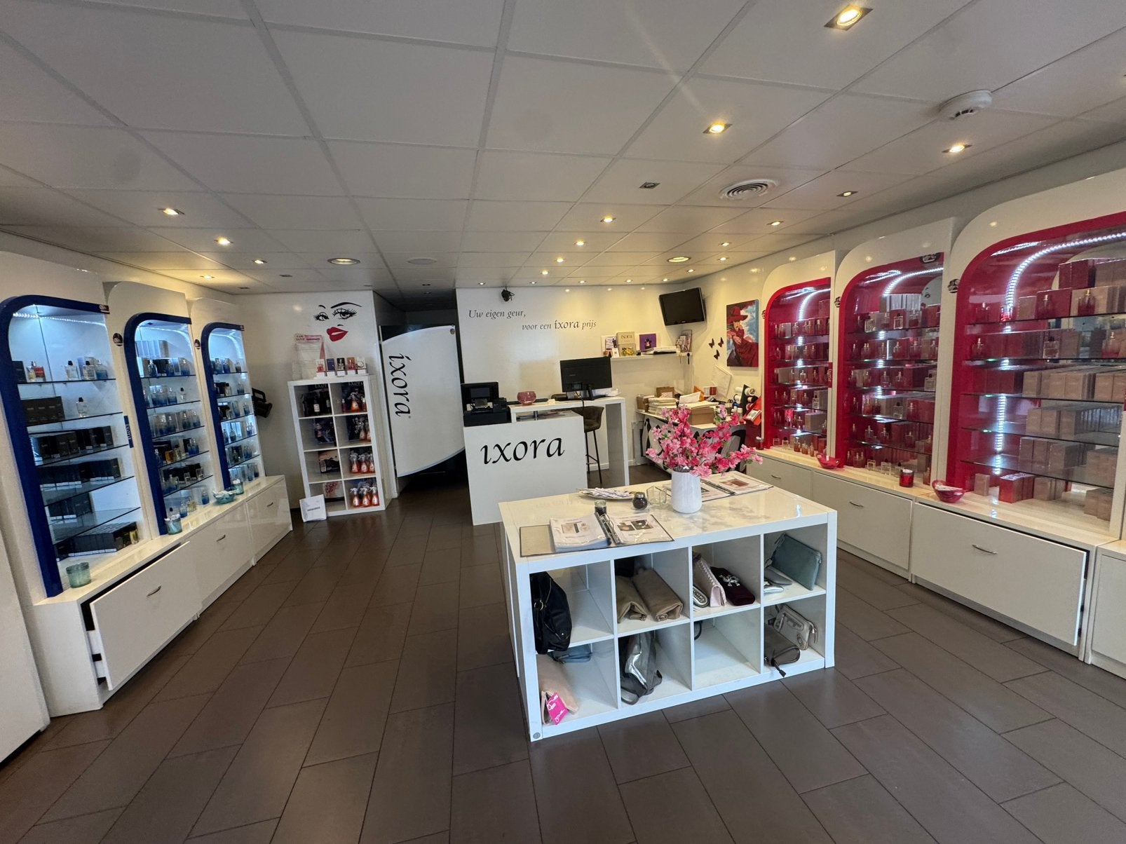 Complete Winkelinventaris te Koop-Luxe Parfumwinkel / Retail, Ophalen