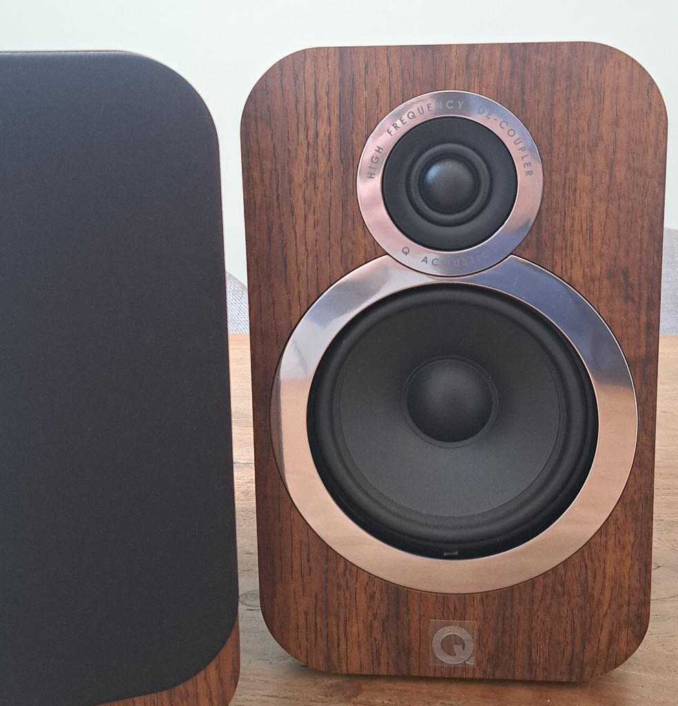 Q Acoustics 3020i american walnut