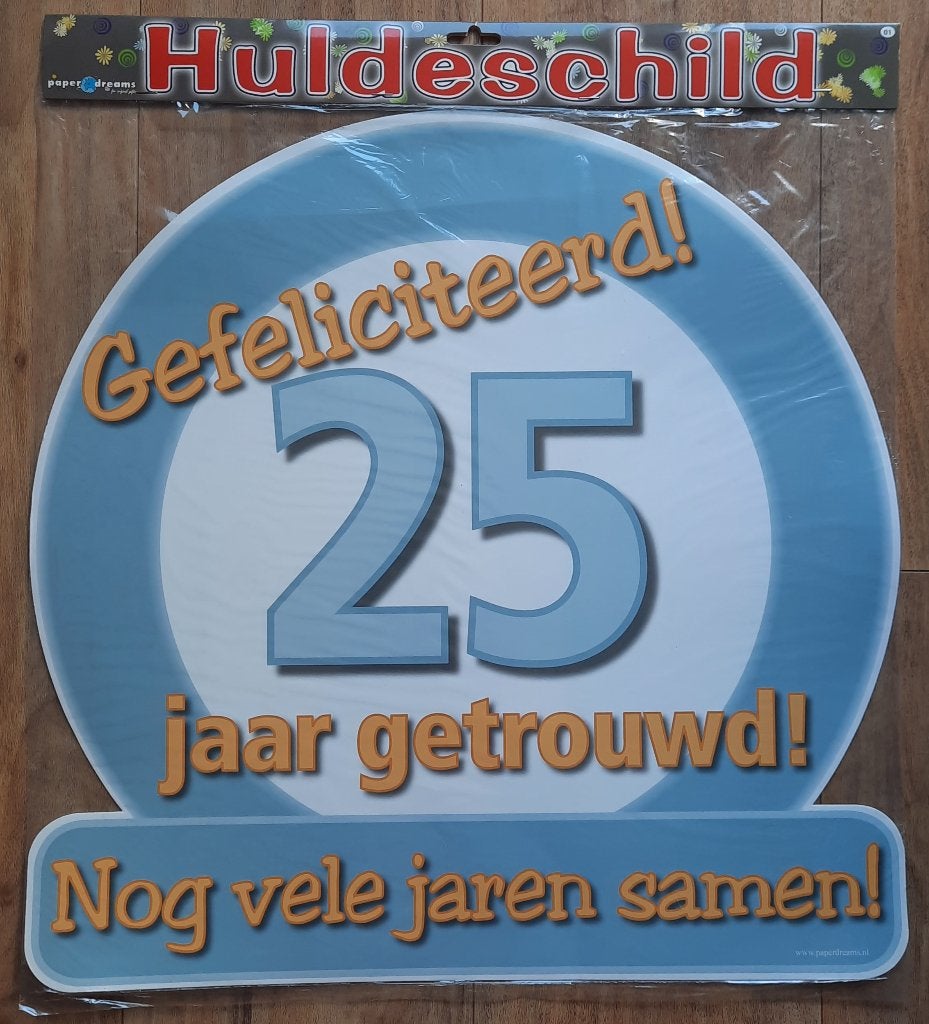 Huldeschild, Afzetlint, Gevelvlag  25 jaar getrouwd  (Nieuw), Hobby en Vrije tijd, Ophalen of Verzenden, Nieuw, Versiering, Geboorte of Huwelijk