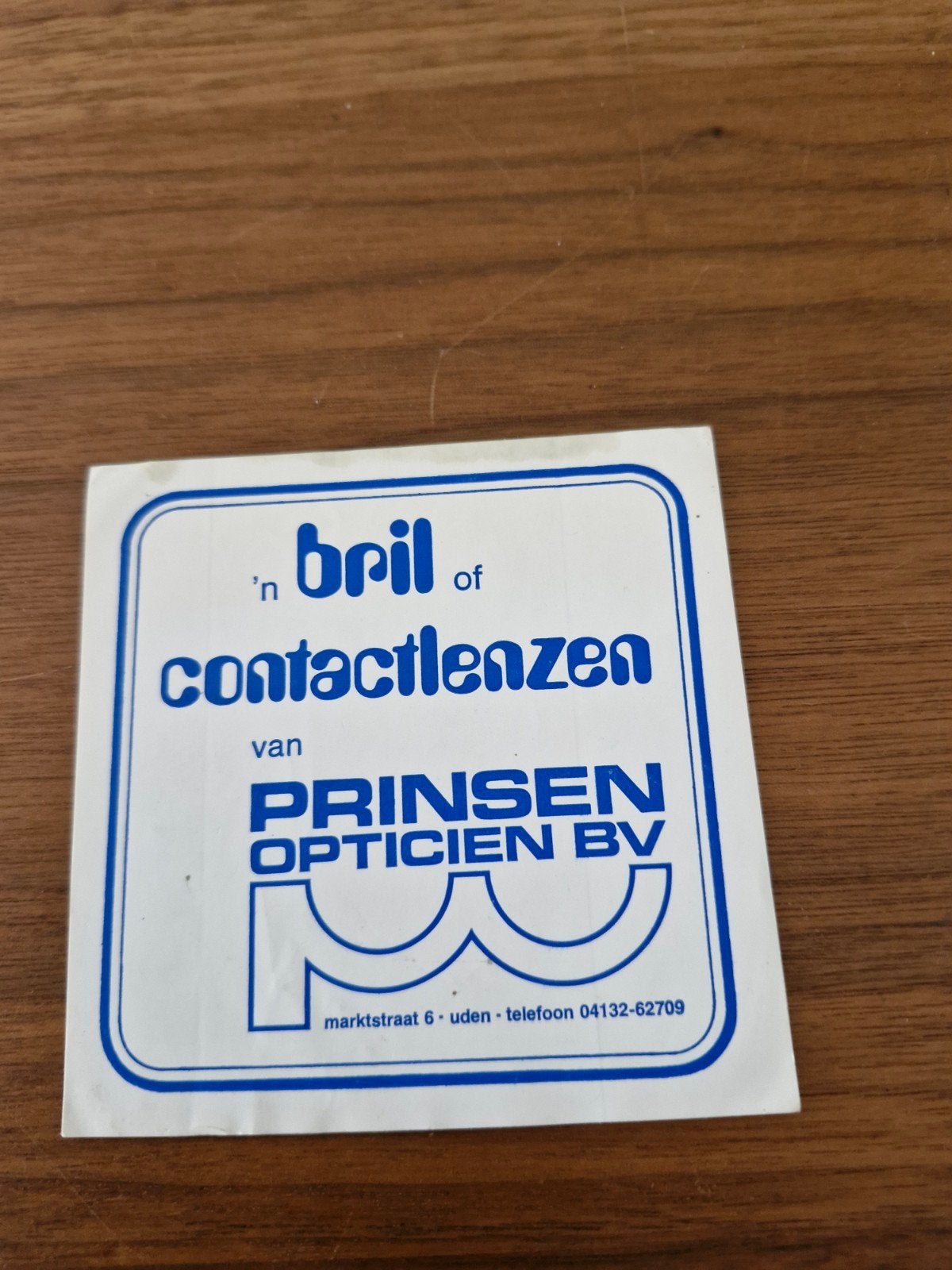 8658  sticker 'n Bril of Contactlenzen van Prinsen Opticie, Verzamelen, Ophalen of Verzenden, Gebruikt, Bedrijf of Vereniging