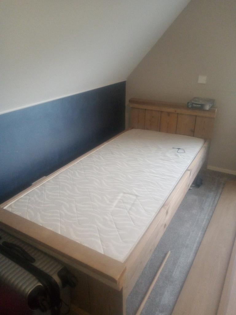 Steigerhouten 1-persoons bed - Zo goed als nieuw, Huis en Inrichting, Ophalen