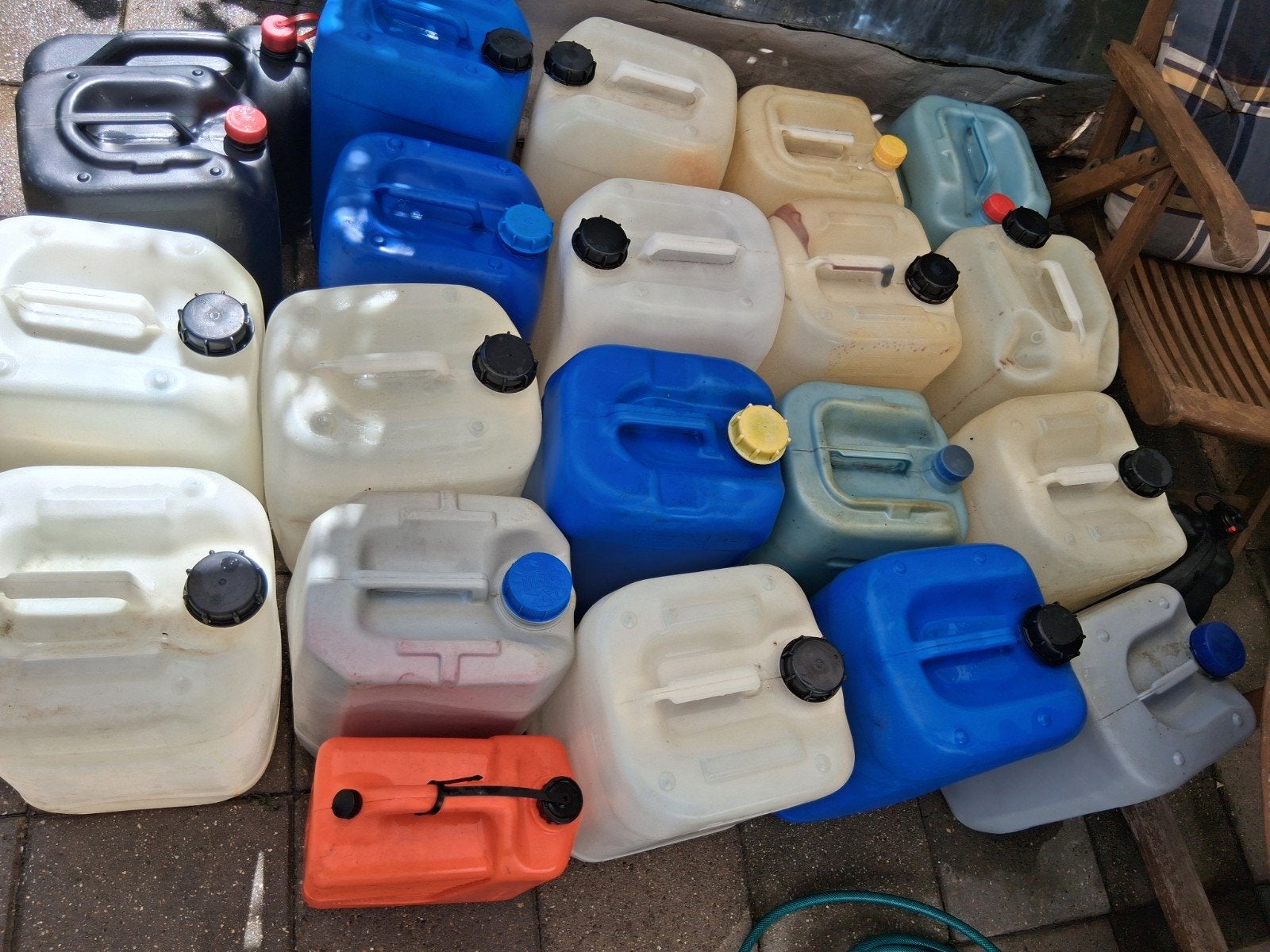Diverse jerrycans 20L +  Ongeschikt voor drinkwater 10,- ps, Ophalen