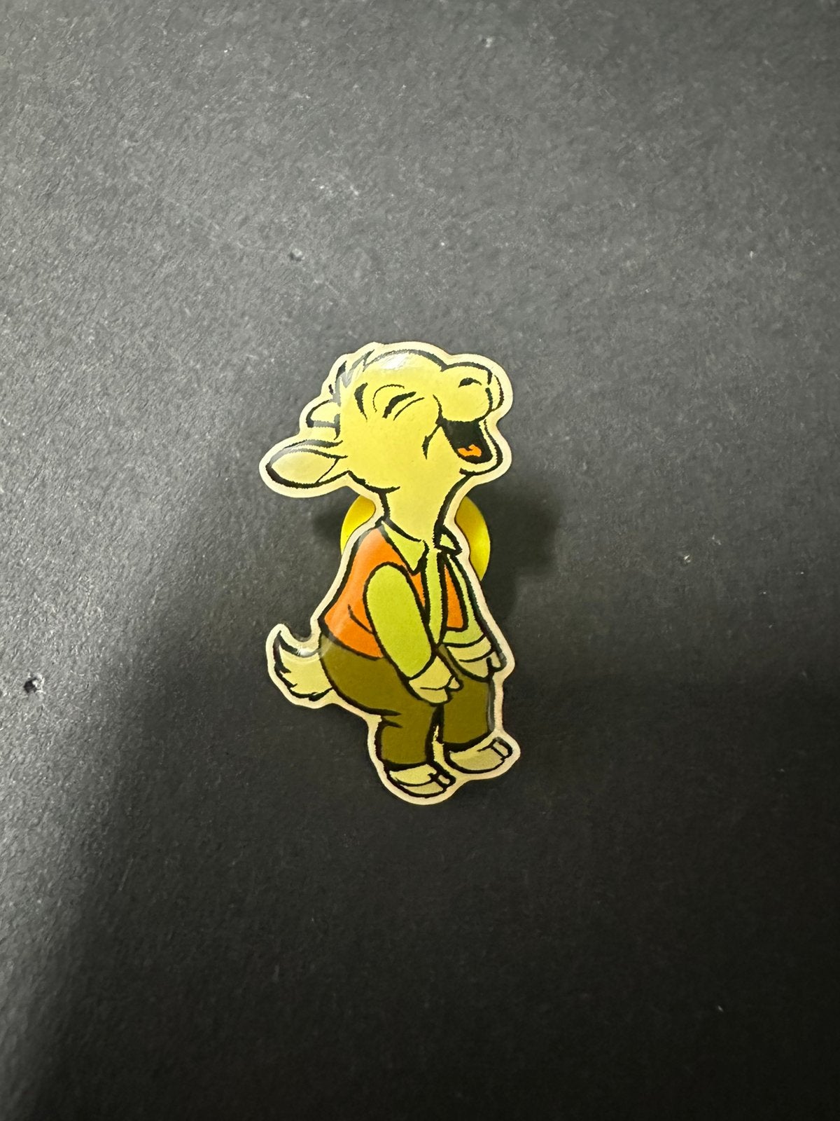 Efteling pin geitje Benjamin, Verzamelen, Efteling, Ophalen of Verzenden, Zo goed als nieuw, Button of Speldje