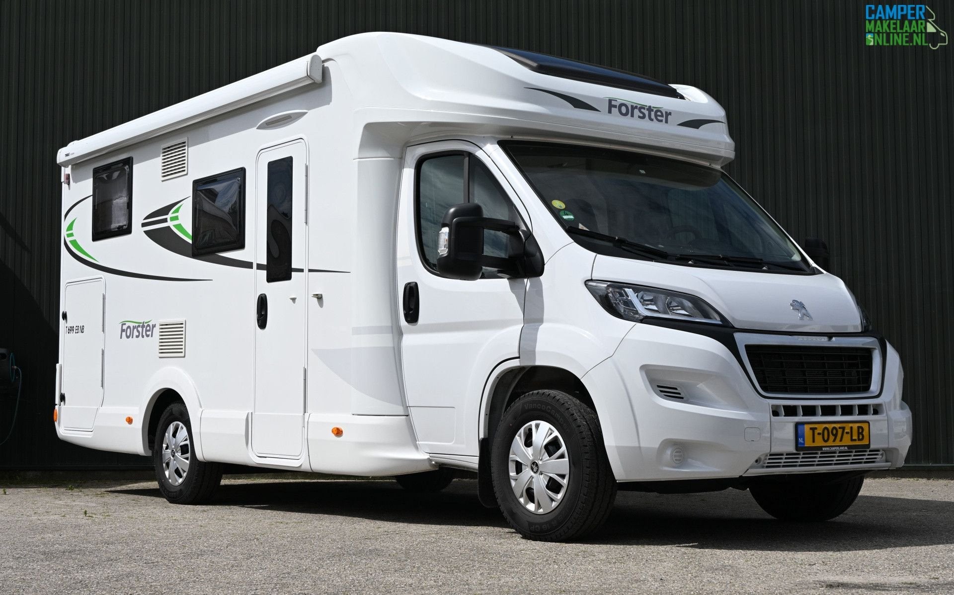 Eura Mobil Forster 699 EB Enkele bedden Luifel weinig KMS, Verwarmde buitenspiegels, Ringverwarming, Koelkast, 6 tot 7 meter