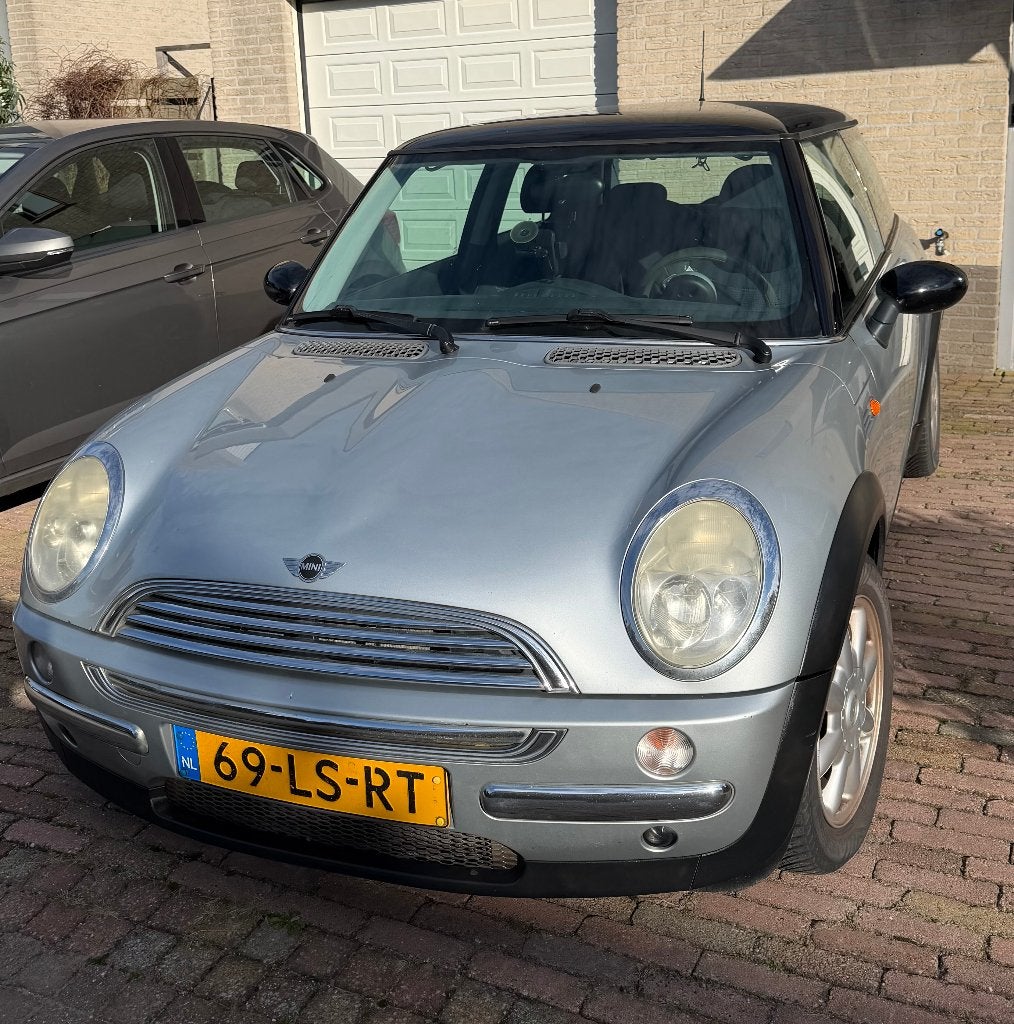 Mini 1.6 16V Cooper 2003 Grijs, Auto's, Mini, Voorwielaandrijving, Zwart, 4 cilinders, 4 stoelen