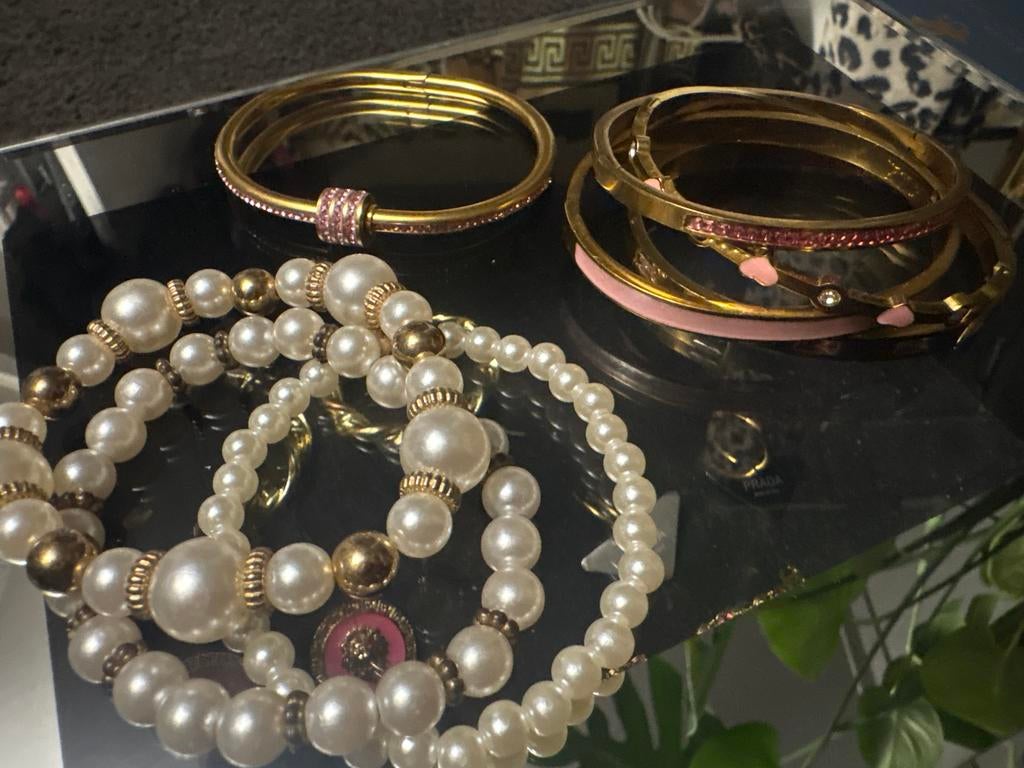 Diverse armbanden collectie, Sieraden, Tassen en Uiterlijk, Armbanden, Gebruikt, Goud, Met bedels of kralen, Ophalen of Verzenden