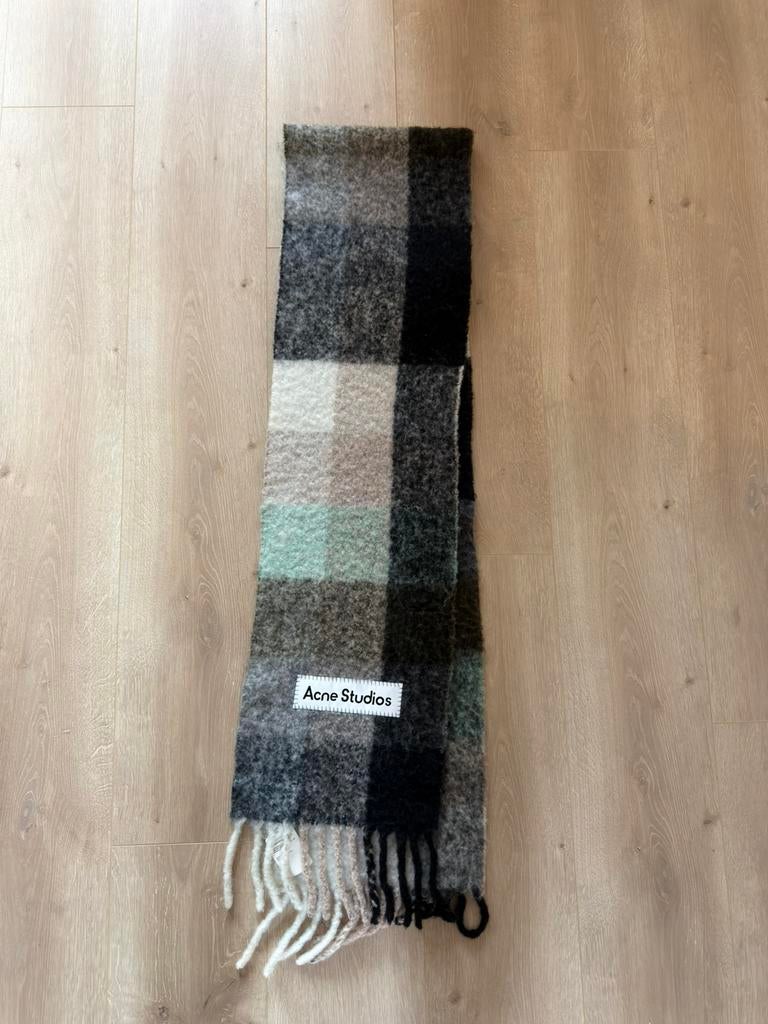 Acne Studios Sjaal zgan, Ophalen of Verzenden, Zo goed als nieuw, Overige maten, Sjaal