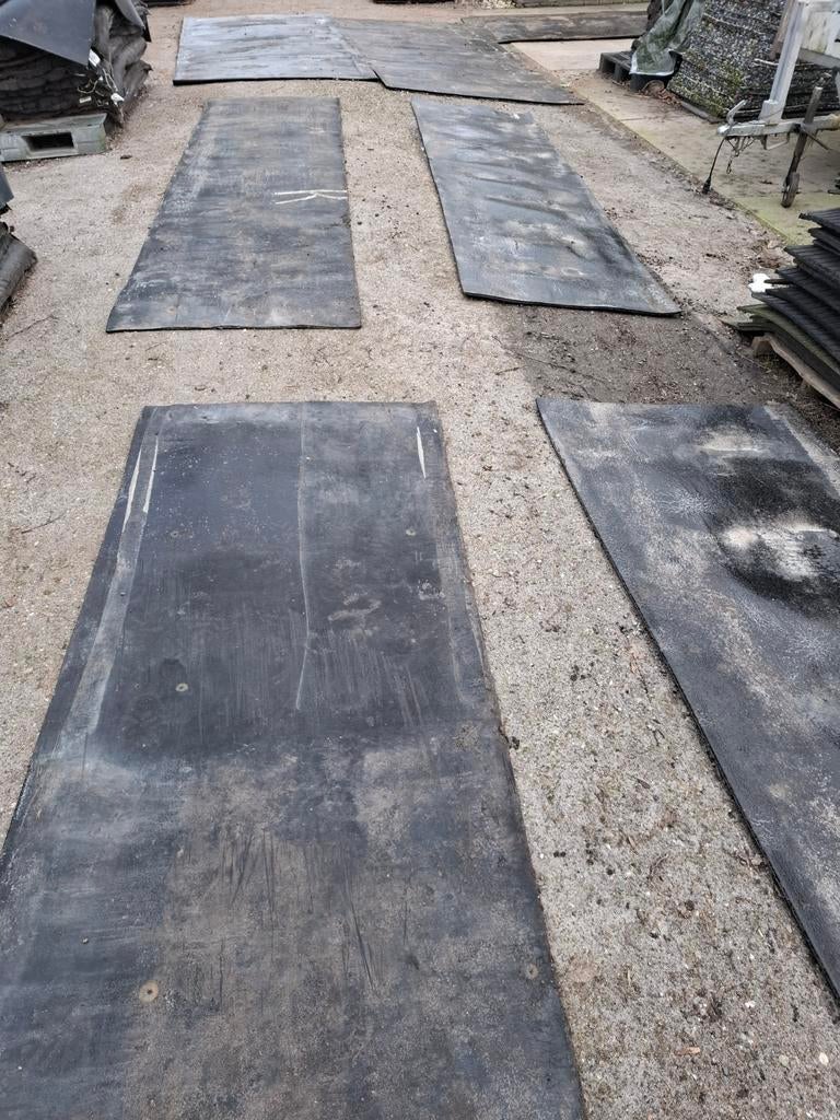 6 rubberen rijplaten totale lengte 22 m 1 m breed