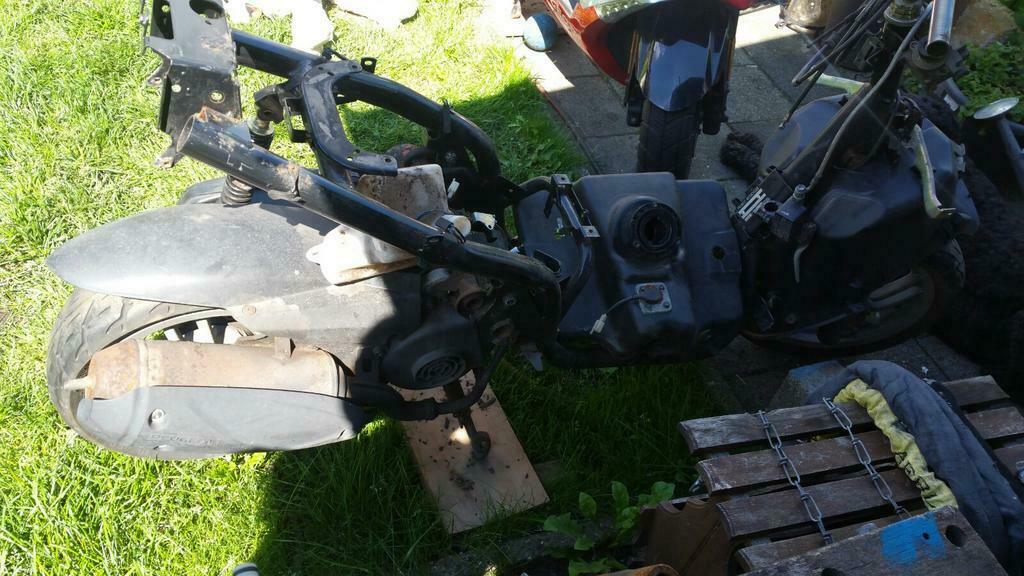 Scooters; Div.onderdelen, Fietsen en Brommers, Brommeronderdelen | Scooters, Ophalen, Frame, Peugeot