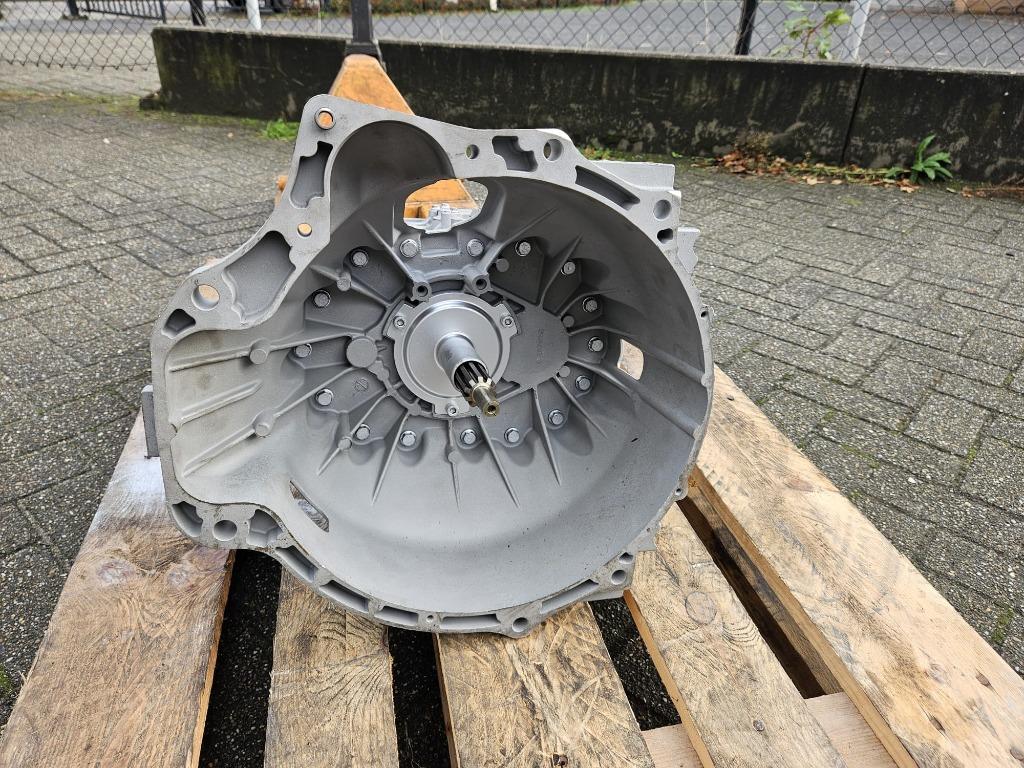 Versnellingbak IVECO DAILY 2.3  8873773, type 2835.6 04H19, Ophalen of Verzenden, Gereviseerd