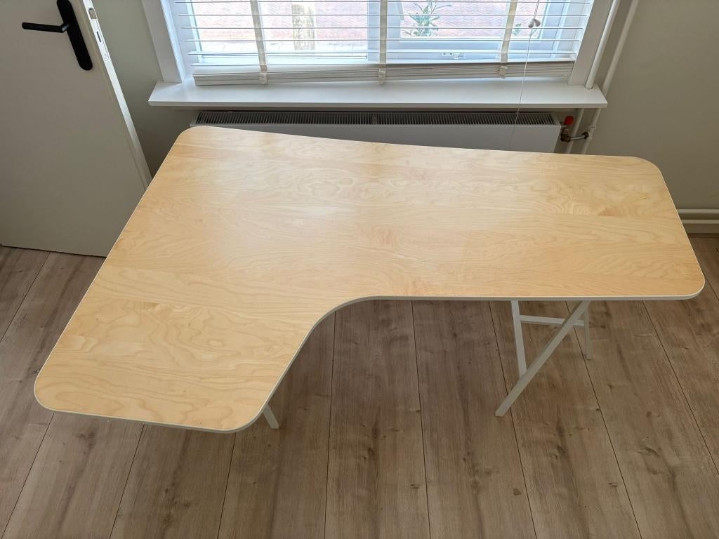 IKEA BEKANT Hoekbureau – met witte poten – ruim en strak, Ophalen, Gebruikt