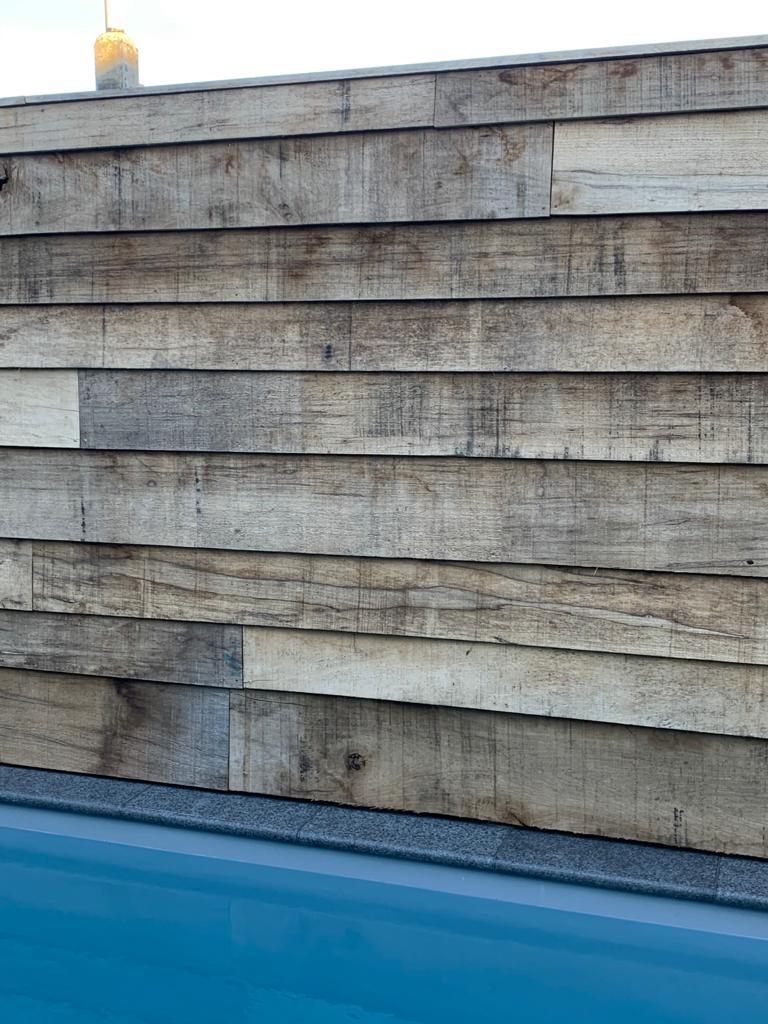 Te koop Mahoniehout voor schutting, gevel of tiny house, Ophalen, Minder dan 25 mm, Zo goed als nieuw, Plank