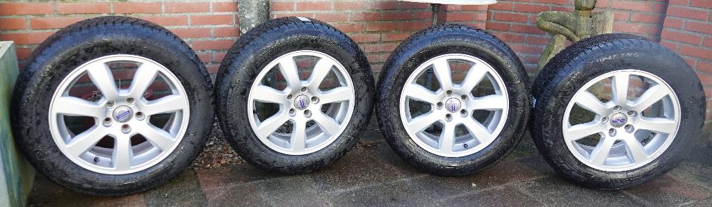 winterbanden en velgen Volvo, Ophalen