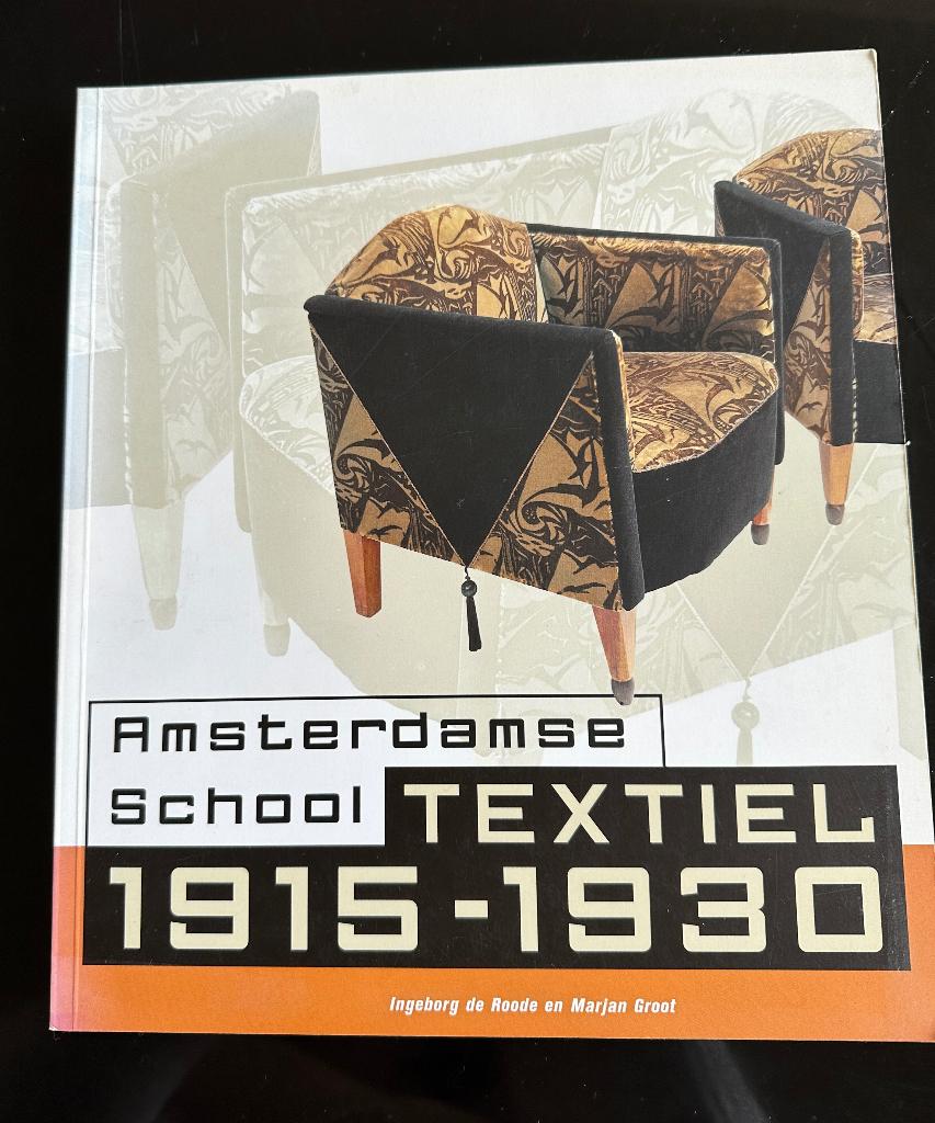 Amsterdamse School textiel 1915 - 1930, Ophalen of Verzenden, Gelezen