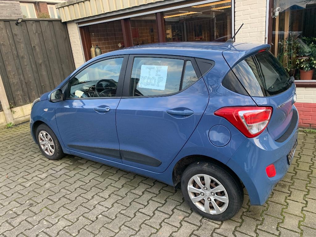 HYUNDAI  i10 1.0i 66pk 2016 Blauw, Auto's, Voorwielaandrijving, Stof, 31 €/maand, 23 km/l