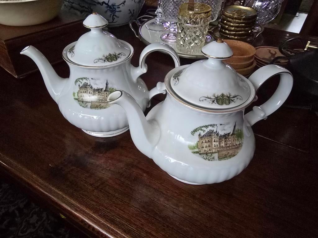 Theepotten 2 stuks . Kastelen servies merk Bavaria., Antiek en Kunst, Ophalen of Verzenden