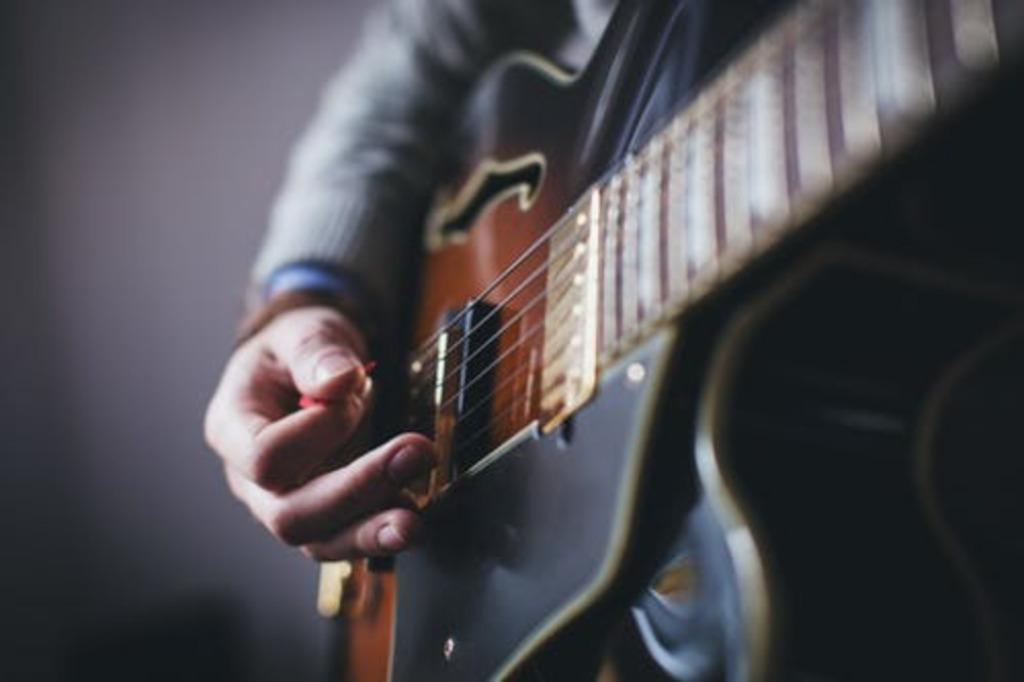 Gitaarles voor beginners in Etten-Leur, ook basgitaar
