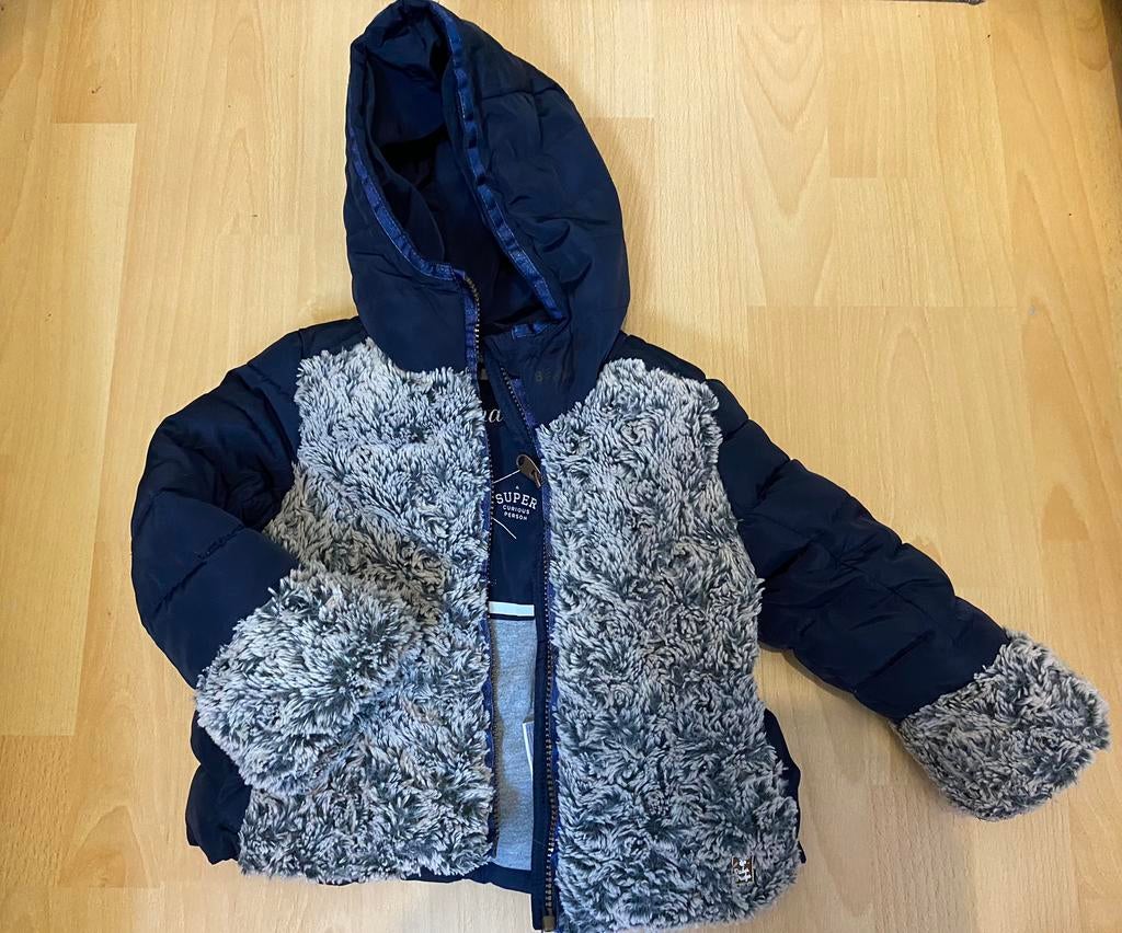 Donkerblauw met vacht Baker Bridge jas 92, Kinderen en Baby's, Kinderkleding | Maat 92, Zo goed als nieuw, Meisje, Jas, Ophalen of Verzenden