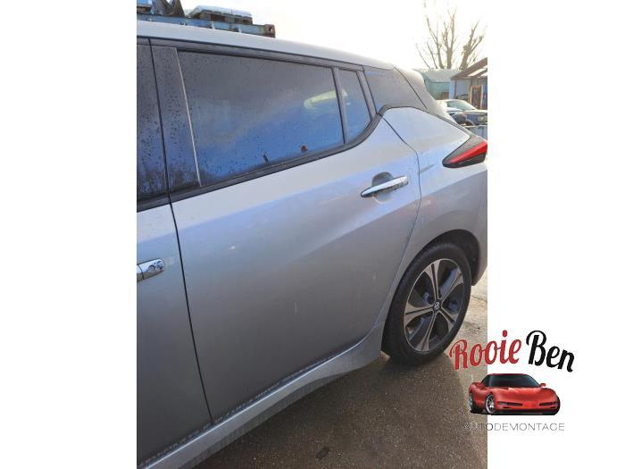 Portier 4Deurs links-achter van een Nissan Leaf (KYO)