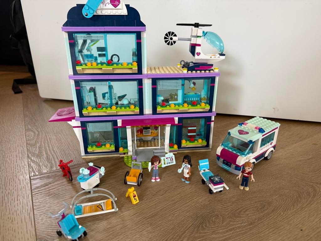 Lego friends heartlake ziekenhuis 41318, Ophalen of Verzenden, Zo goed als nieuw