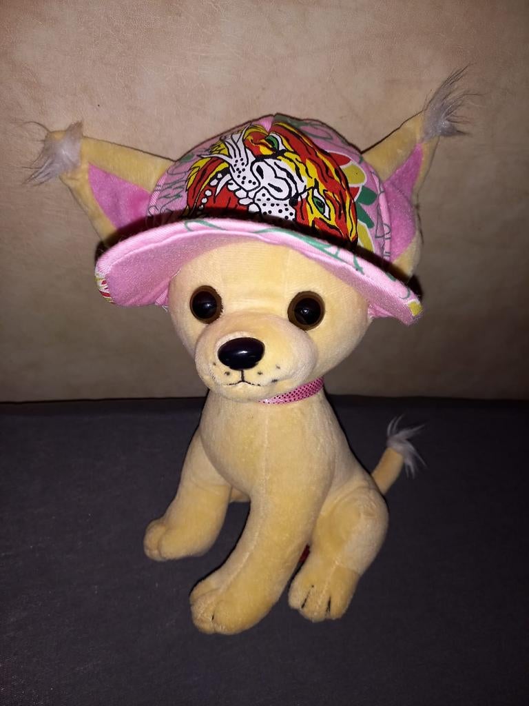 Stoere Chihuahua Knuffel met Stoere Roze Pet - Mooi Cadeau, Ophalen of Verzenden, Nieuw, Hond