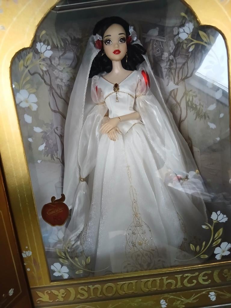 Disney limited edition doll Snow white, Ophalen of Verzenden