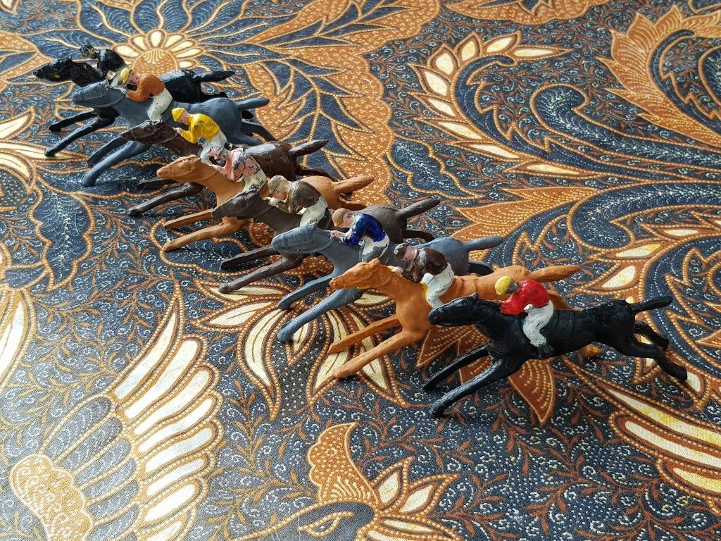 Acht renpaarden mooi antiek speelgoed uit Engeland van tin., Ophalen of Verzenden