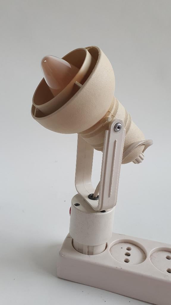 Vintage stopcontact lampje of spot, wit kunststof. 7B15, Huis en Inrichting, Lampen | Wandlampen, Tweedehands verkoop, Tweedehands verkoop