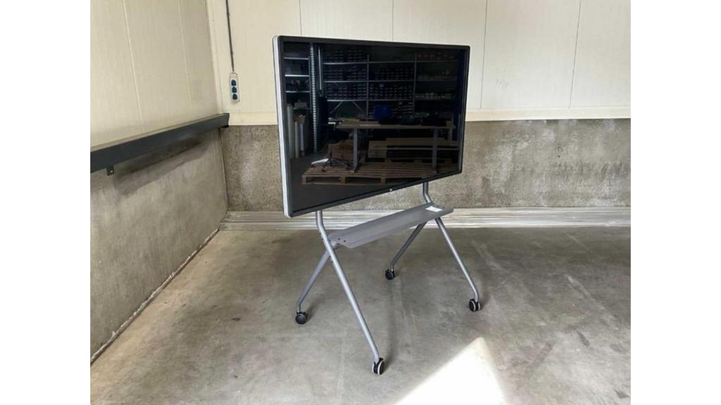 Elo 70 inch Touchscreen ET7001LT op wielen, LED, 50 Hz, Zo goed als nieuw, 100 cm of meer