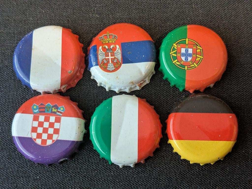 Verzameling van 6 kroonkurken met nationale vlaggen, Ophalen of Verzenden, Gebruikt