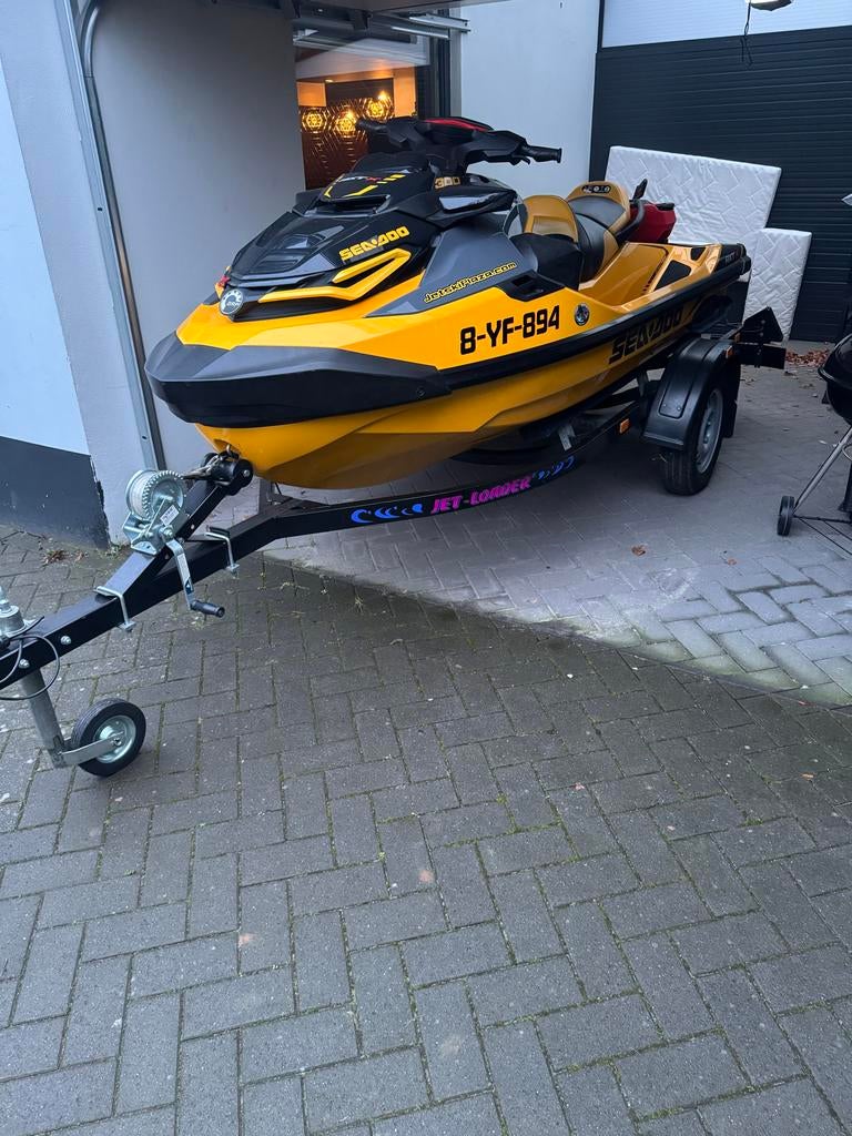 Sea-doo RXT 300 kleurenscherm 2022 LED trailer, Ophalen, Zo goed als nieuw, Benzine, 200 pk of meer