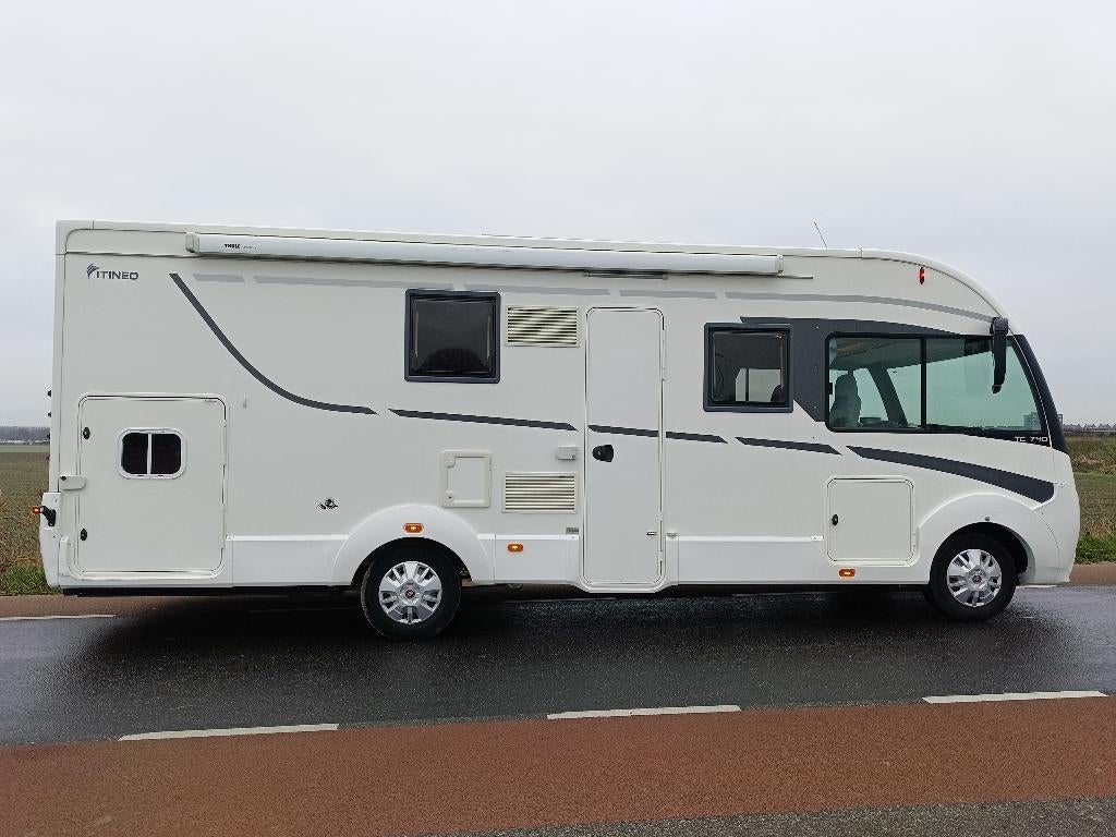 Itineo TC740 camper caravan 2019 3500kg B-rijbewijs trekhaak, Caravans en Kamperen, Campers, Buscamper of Camperbus, Fiat, Airbags