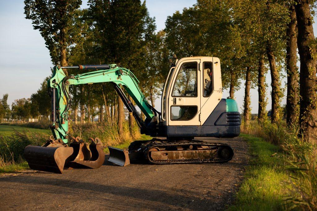 Foto 3 van Gezocht Mini kraan Shovels Minishovel trekker Kubota tractor
